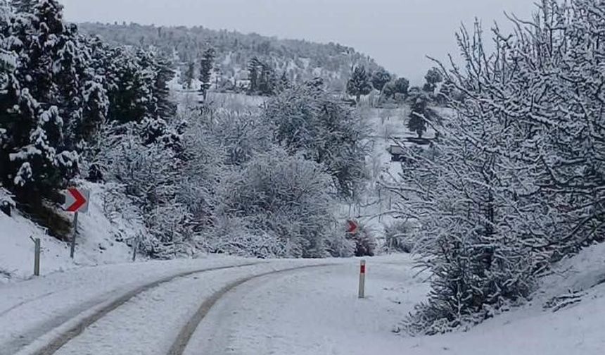Burdur'un yüksek kesimlerinde kar yağışı etkili oldu