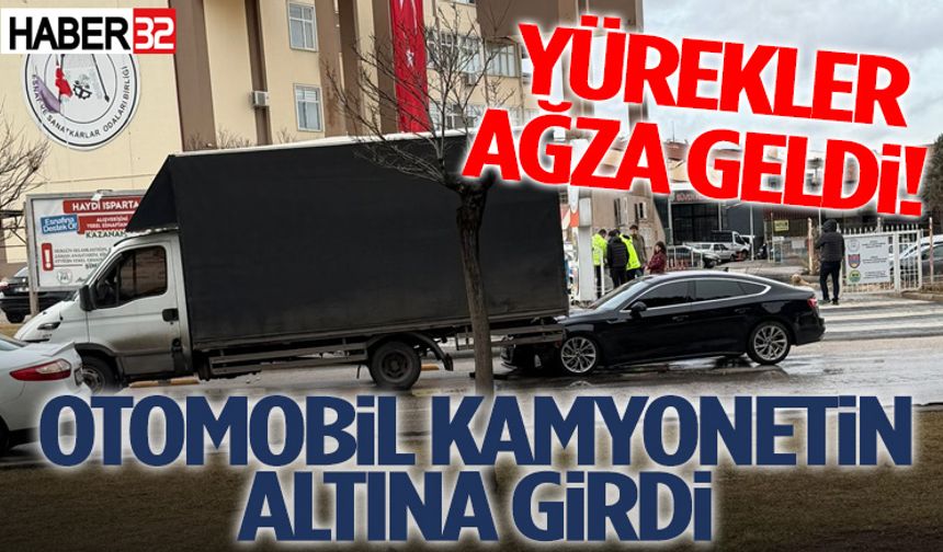 Otomobil Kamyonetin Altına Girdi