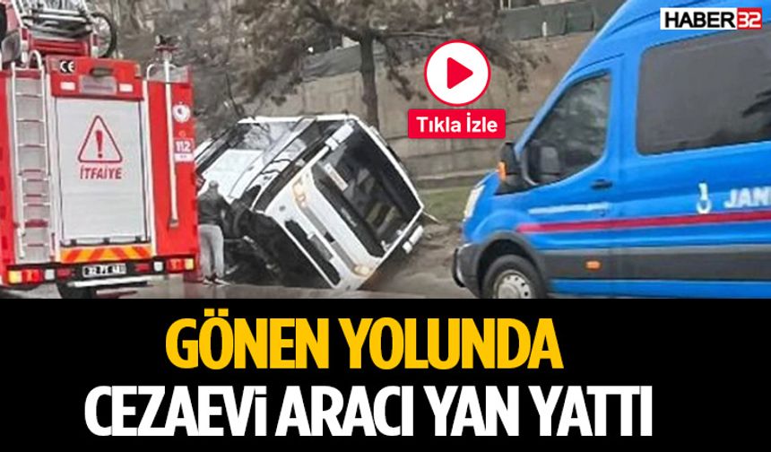 Gönen Yolunda Cezaevi Aracı Yan Yattı