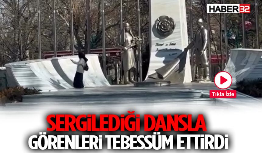 Valilik Önünde Sergilediği Dansla Görenleri Tebessüm Ettirdi