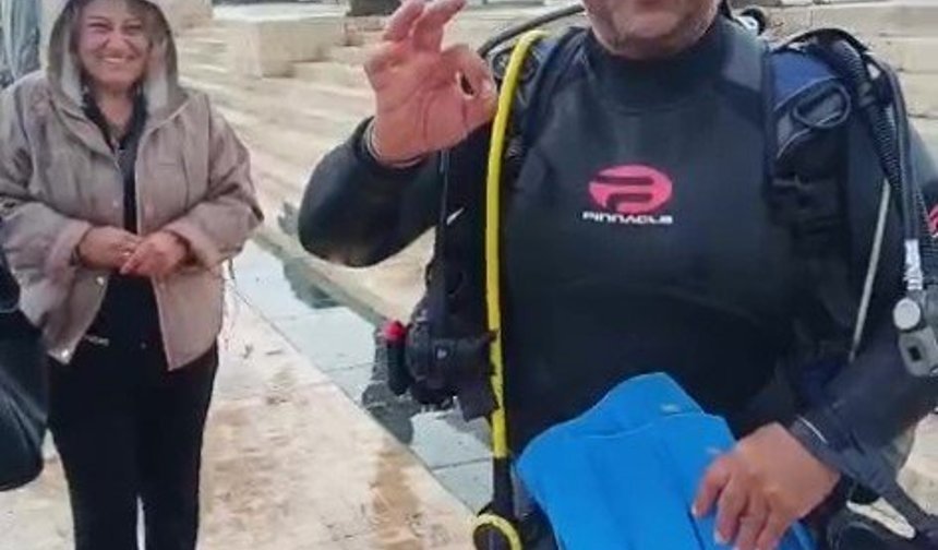 Denize düşen evlilik yüzüğünü dalgıçlar çıkardı