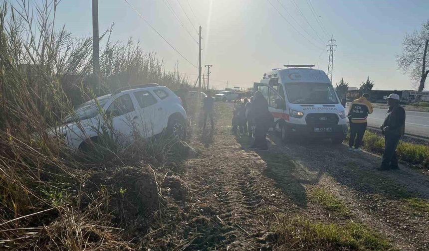 Manavgat'ta otomobil tarlaya uçtu, sürücü kazayı burnu bile kanamadan atlattı