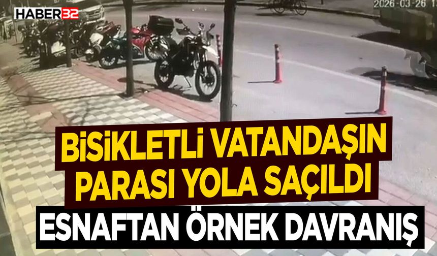 Bisikletli vatandaşın cebinden paralar yola saçıldı, duyarlı esnaf toplayıp sahibini beklemeye başladı