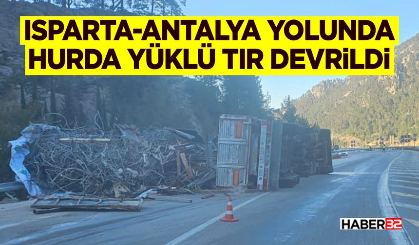 Isparta-Antalya Yolunda Hurda Yüklü Tır Devrildi