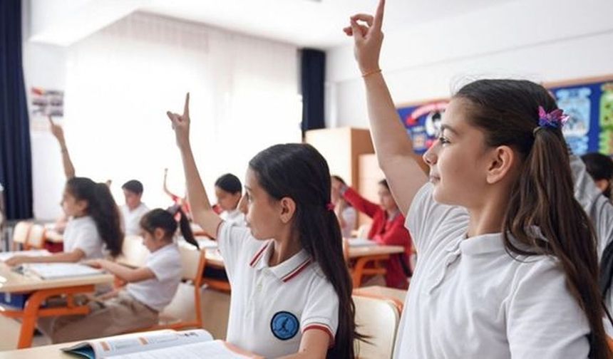 13 Mart Cuma günü okullar ara tatile mi giriyor? Okullar ne zaman tatil oluyor, bayram tatili ile birleşiyor mu?