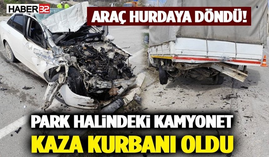 Park Halindeki Kamyonete Çarpan Otomobil Hurdaya Döndü: 1 Yaralı