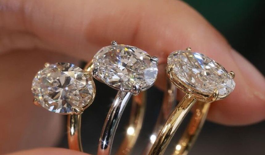 Pırlanta Küpe Modası: Zarafeti ve Işıltıyı Yansıtan Tasarımlar