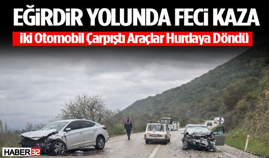 İki Otomobil Çarpıştı Araçlar Hurdaya Döndü