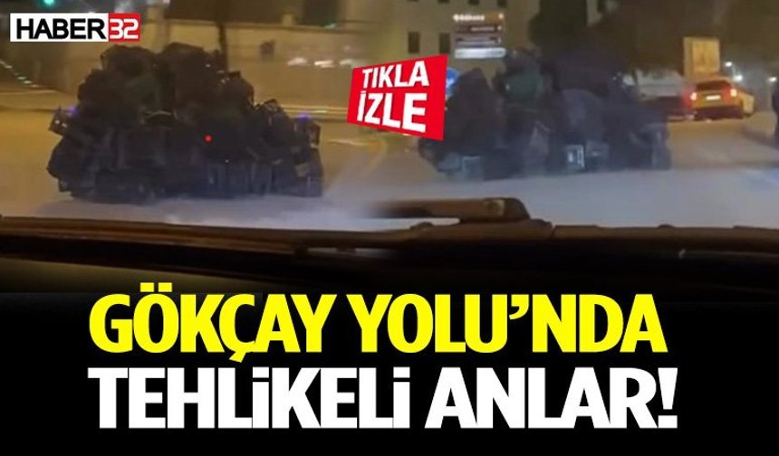 Gökçay Yolu’nda Tehlikeli Anlar: Motosikletli Sürücü Plastik Kasalarla Trafiği Tehlikeye Attı