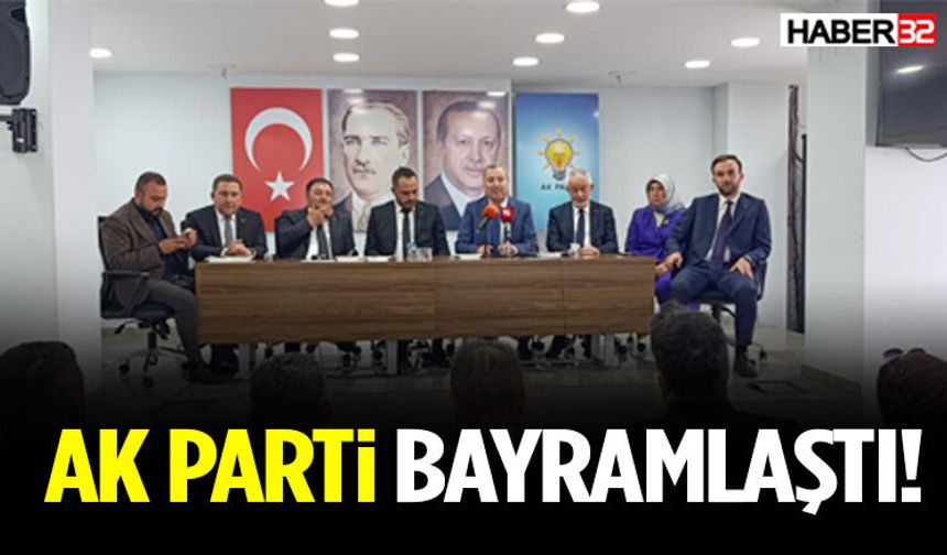 AK Parti Isparta Teşkilatı Bayramlaşma Programında Bir Araya Geldi