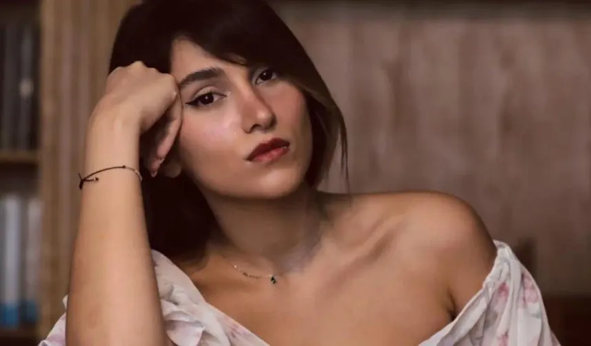 İranlı şarkıcı Parastoo Ahmadi'ye neden 74 kırbaç cezası verildi?