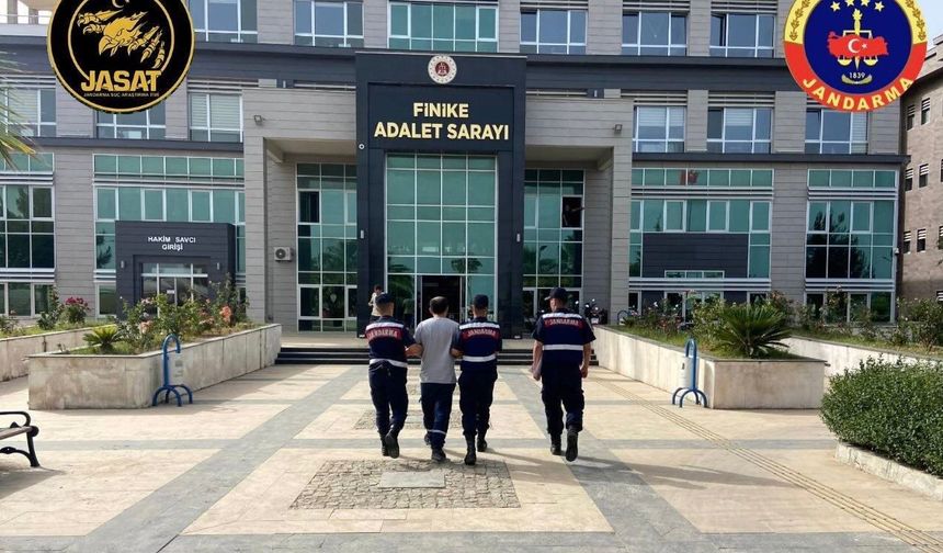 Antalya'da hakkında 21 yılı aşkın hapis cezası bulunan hükümlü yakalandı