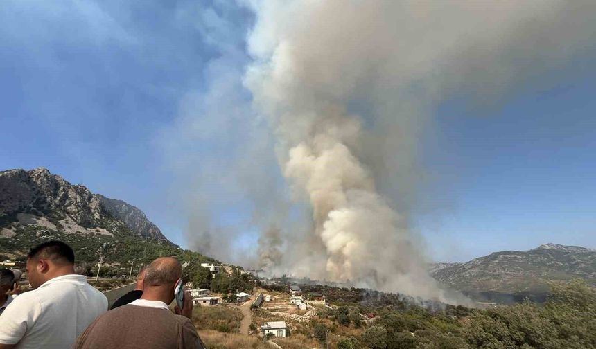 Kumluca'daki orman yangınına ekiplerin müdahalesi devam ediyor