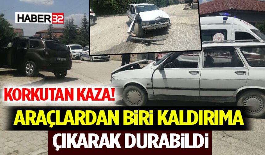 Korkutan Kaza! Araçlardan Biri Kaldırıma Çıkarak Durabildi