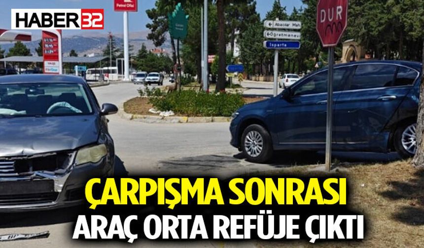 Çarpışma Sonrası Araç Orta Refüje Çıktı