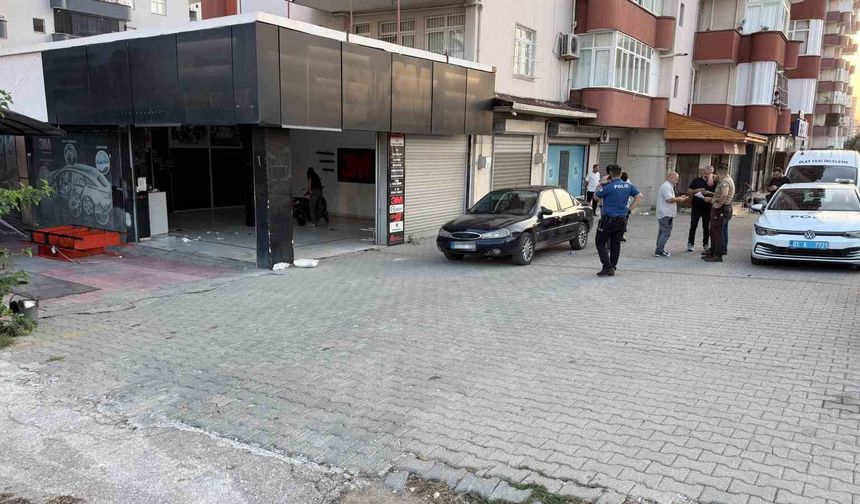 Adana'da alacak verecek kavgası kanlı bitti: Baba ve oğlu öldü, anne yaralı