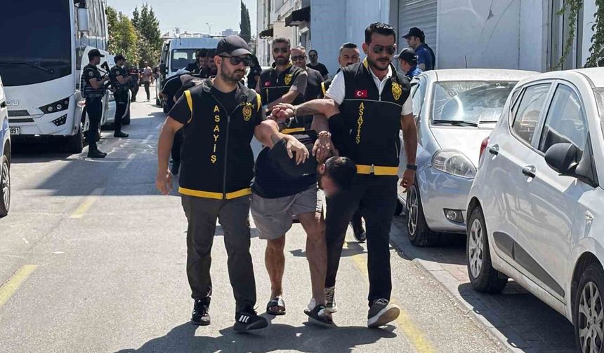 Adana'daki kadın cinayetinde 13 tutuklama: Katil zanlısı İstanbul'da petshopta yakalandı