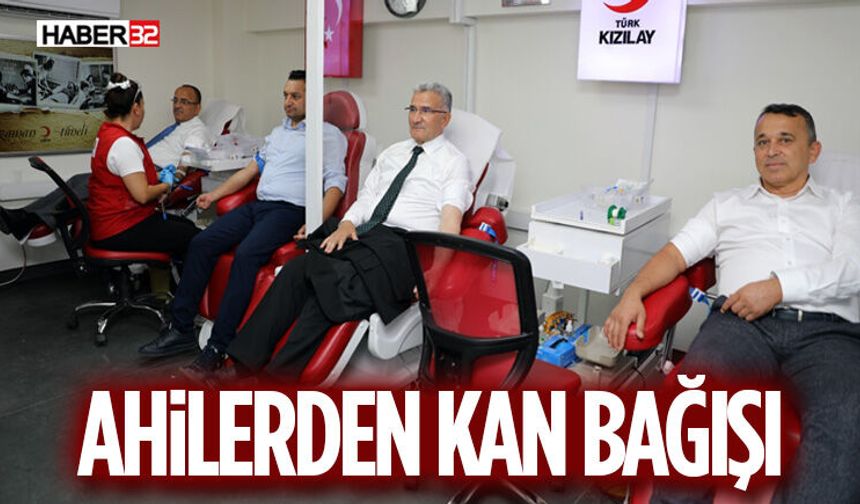 Ahilerden Kan Bağışı