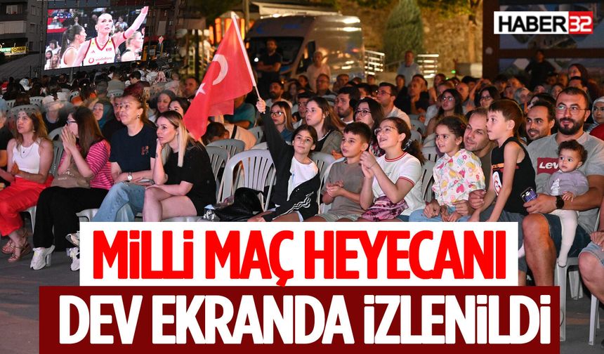 Milli Maç Heyecanı Dev Ekranda İzlenildi