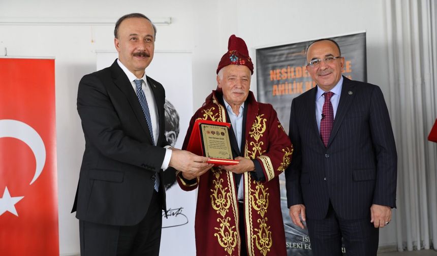 Yılın Ahisi 43 Yıllık Terzi  Ustası Ramazan Çolak Oldu