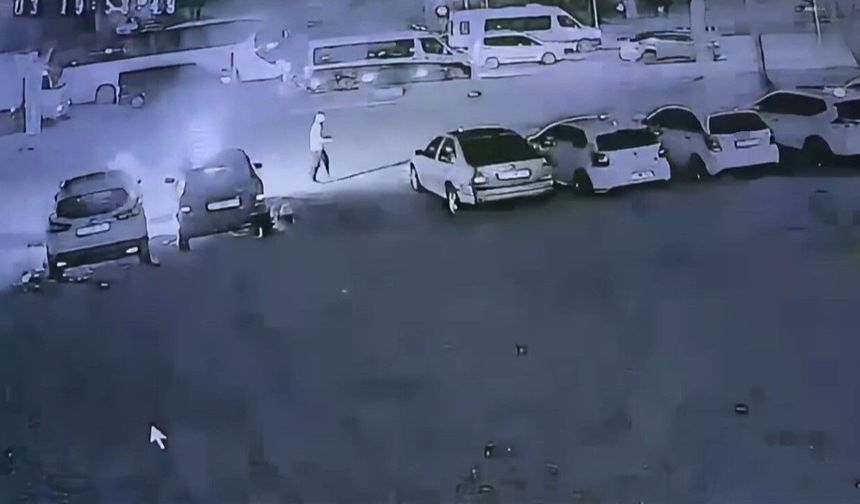 Oto Galeride 6 Aracı Ateşe Veren Şüpheli Tutuklandı