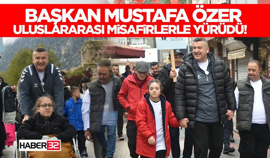 Başkan Mustafa Özer Uluslararası Misafirlerle Yürüdü!