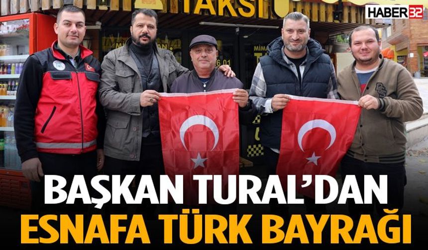Başkan Tural’dan Esnafa Türk Bayrağı