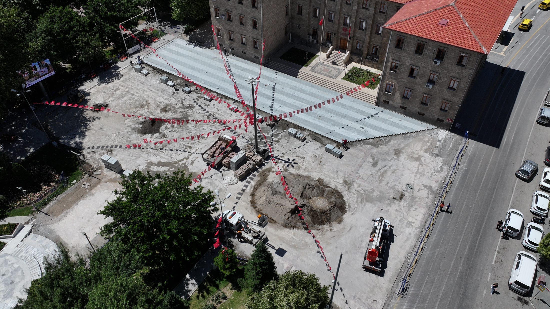 24 06 2025 15 Temmuz Meydani Yenileniyor (1)