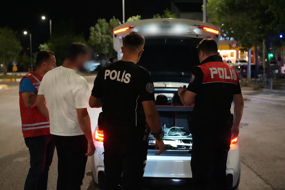 🚨 Asayi̇ş Uygulamasi 🚨⏰ 22.00 23.00 Saatleri Arasında Ilimiz📍Eski Milli Egemenlik Parkı📍Işıkkent Mahallesi Kırkent Parkı📍Emre Mahallesi 123 Cadde📍Zafer Mahallesi 209 Cadde Olmak Üzere 4 Noktada Yapılan (3)