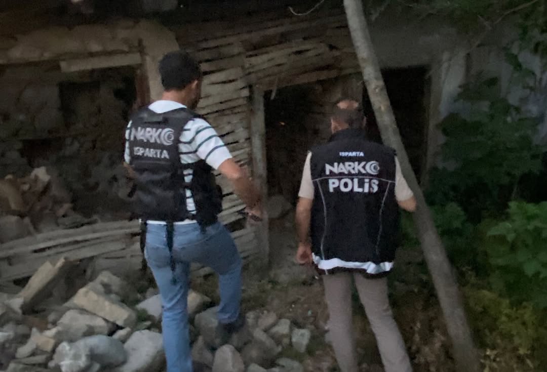 Huzurlu Sokaklar Uygulamasi📅 04.06.2025 Tarihinde;İl Merkezimiz Ve Ilçelerimizde Gerçekleştirilen Huzurlu Sokaklar Uygulaması Kapsamında 👮 ♂️ 92 Ekip Ve 503 Personelin Katılımıyla Yapılan Denetimlerde (2)