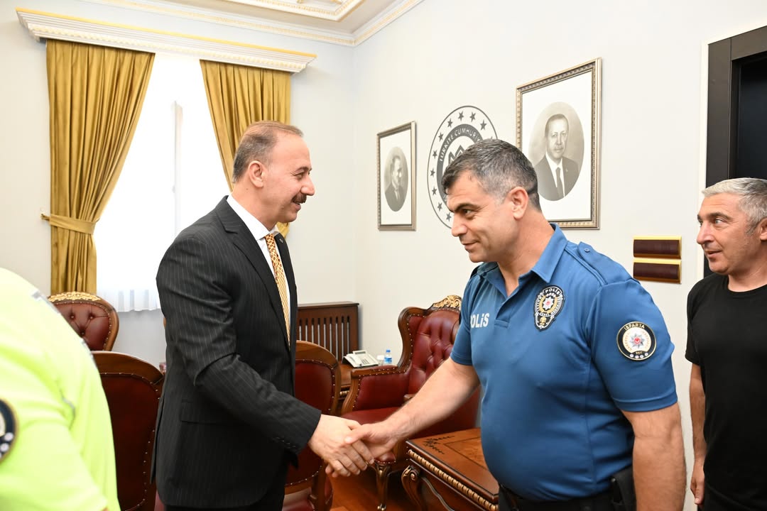 Kurban Bayramı Vesilesiyle, Isparta Valiliğimizde Görev Yapan Kıymetli Mesai Arkadaşlarımızla Bayramlaştık.bayramın, Ilimize, Ülkemize Ve Tüm İslam Âlemine Huzur, Sağlık Ve Esenlik Getirmesini Temenni Ediyor