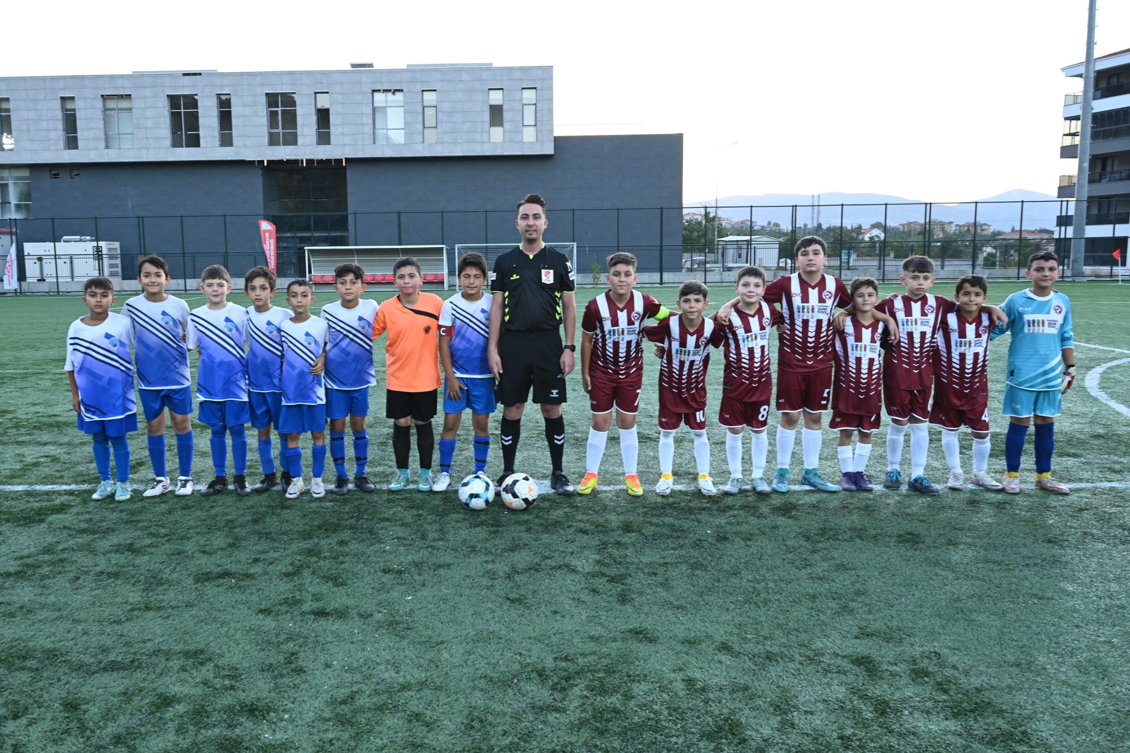 26 07 2025 Gelecegin Sehri Gelecegin Yildizlari Minikler Futbol Turnuvasi Baslangic (2)