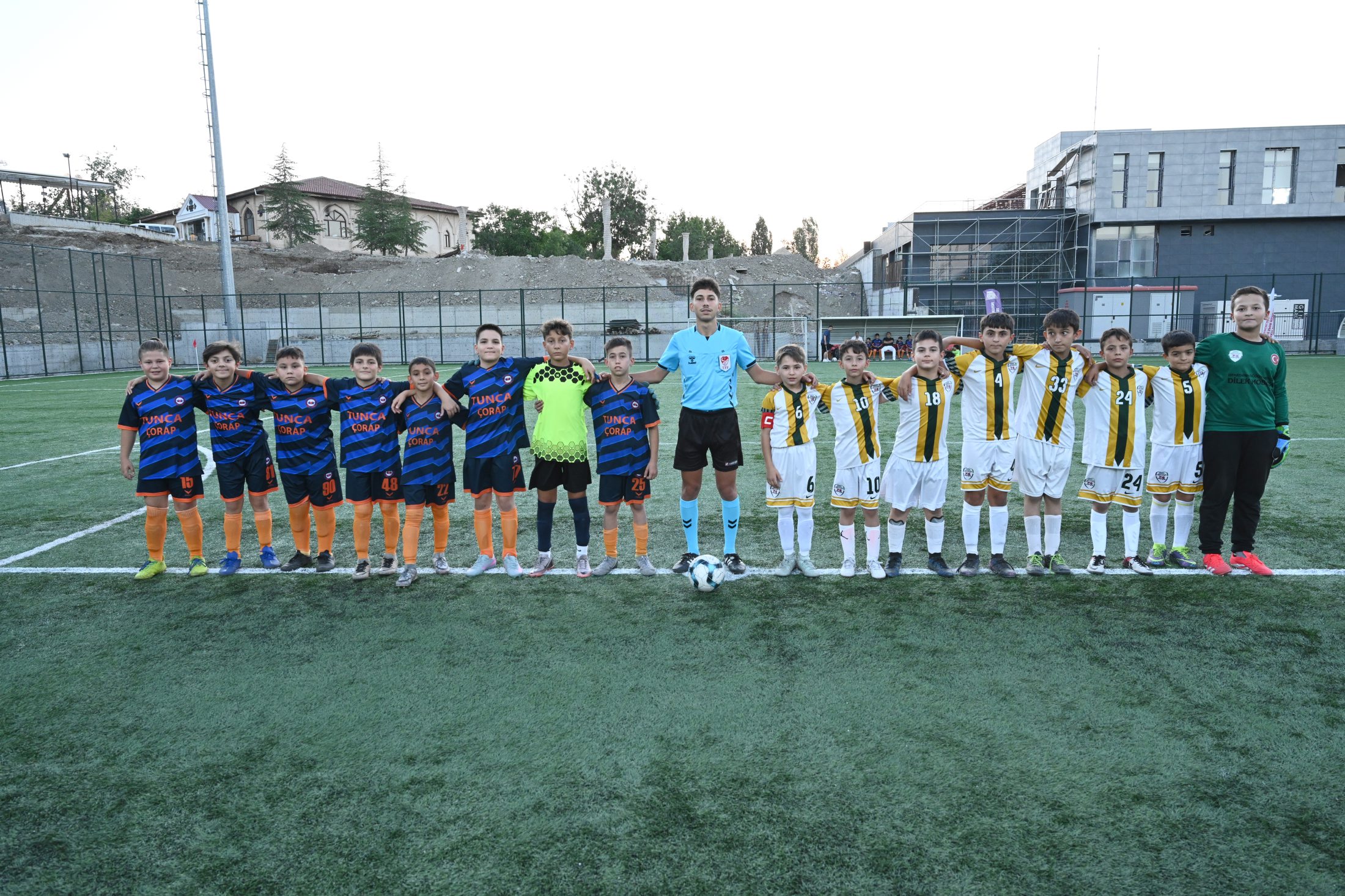 26 07 2025 Gelecegin Sehri Gelecegin Yildizlari Minikler Futbol Turnuvasi Baslangic (3)
