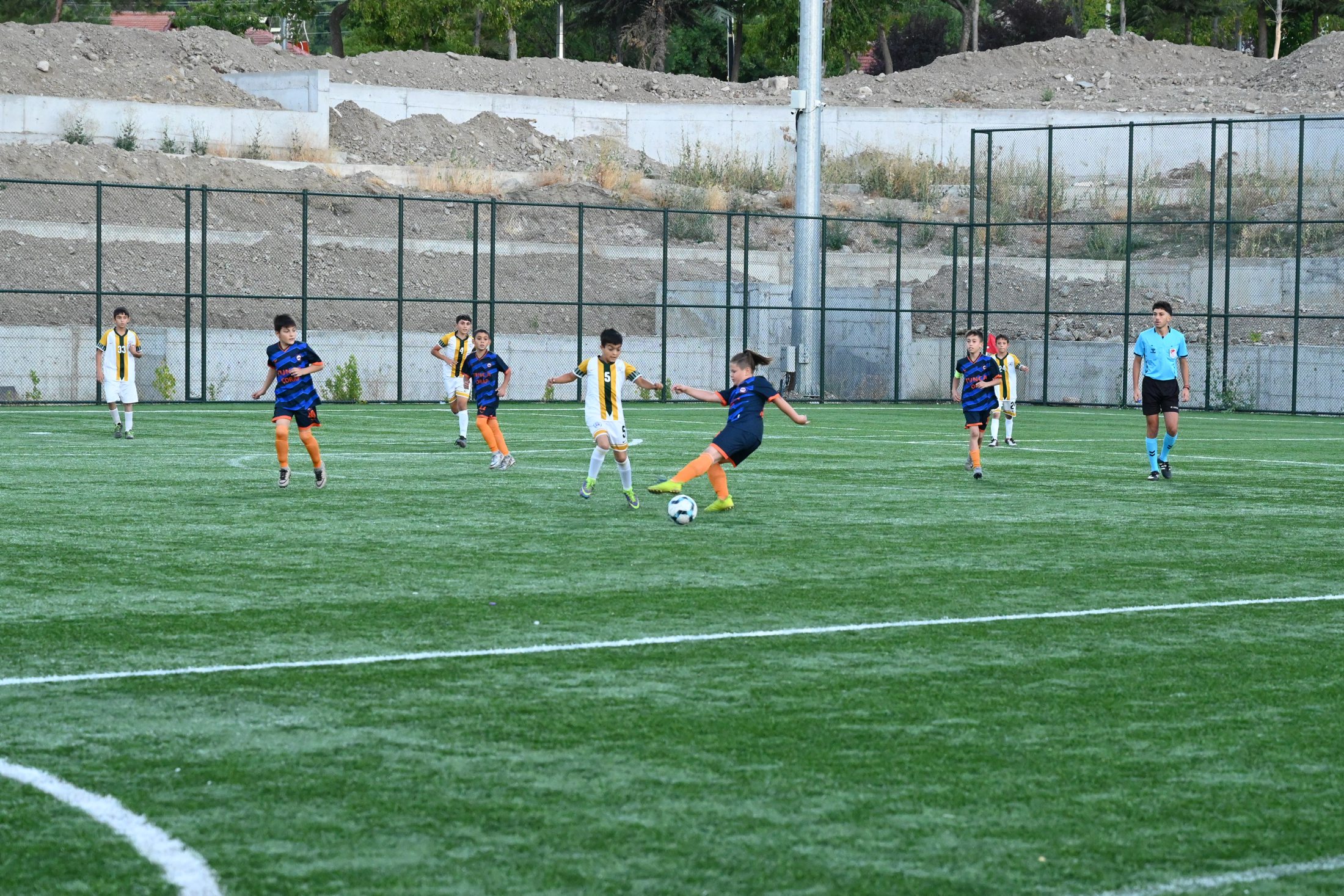 26 07 2025 Gelecegin Sehri Gelecegin Yildizlari Minikler Futbol Turnuvasi Baslangic (4)