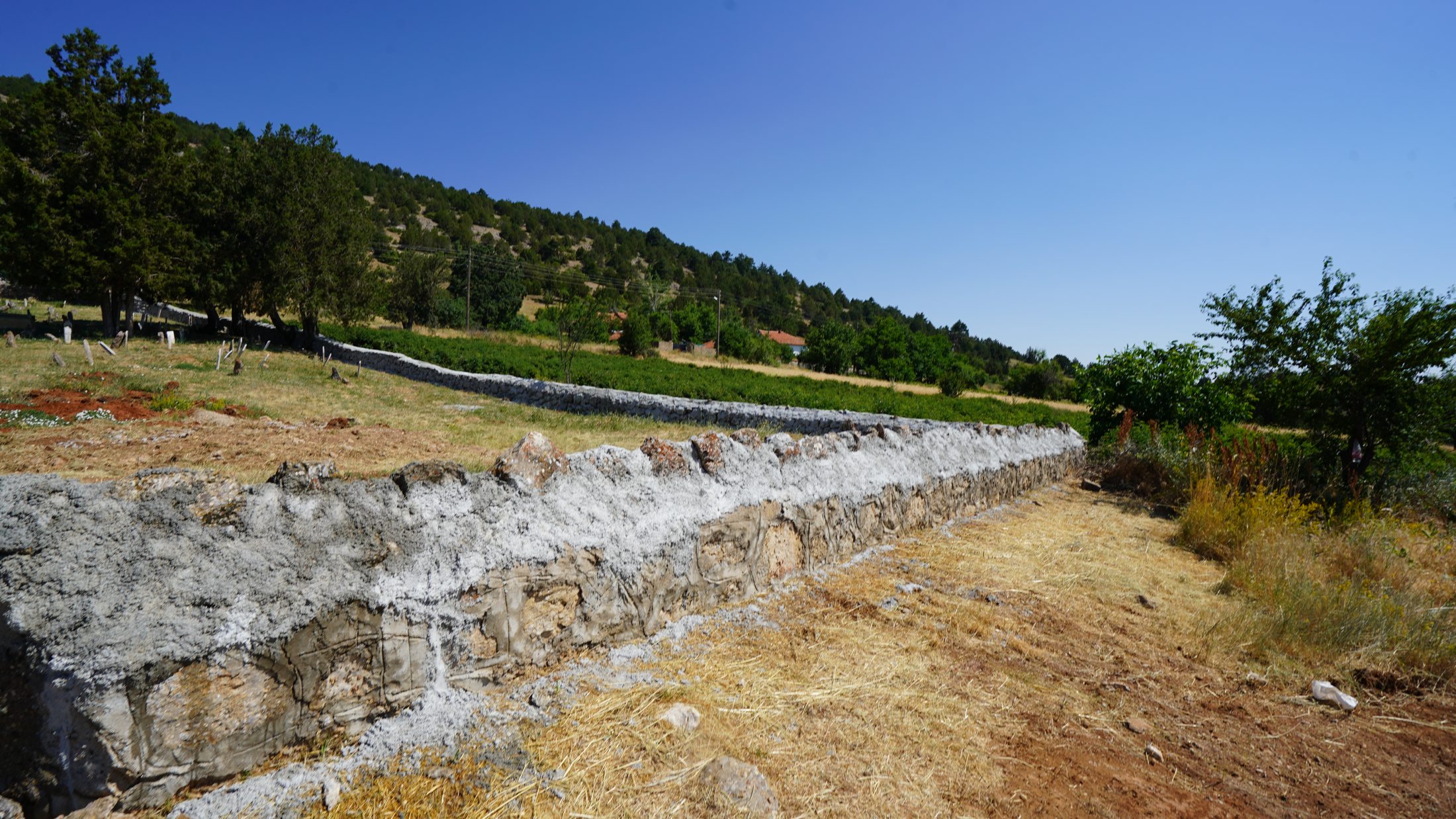 28 07 2025 Yenitepe Koyu Mezarlik Duvar Yapim (2)