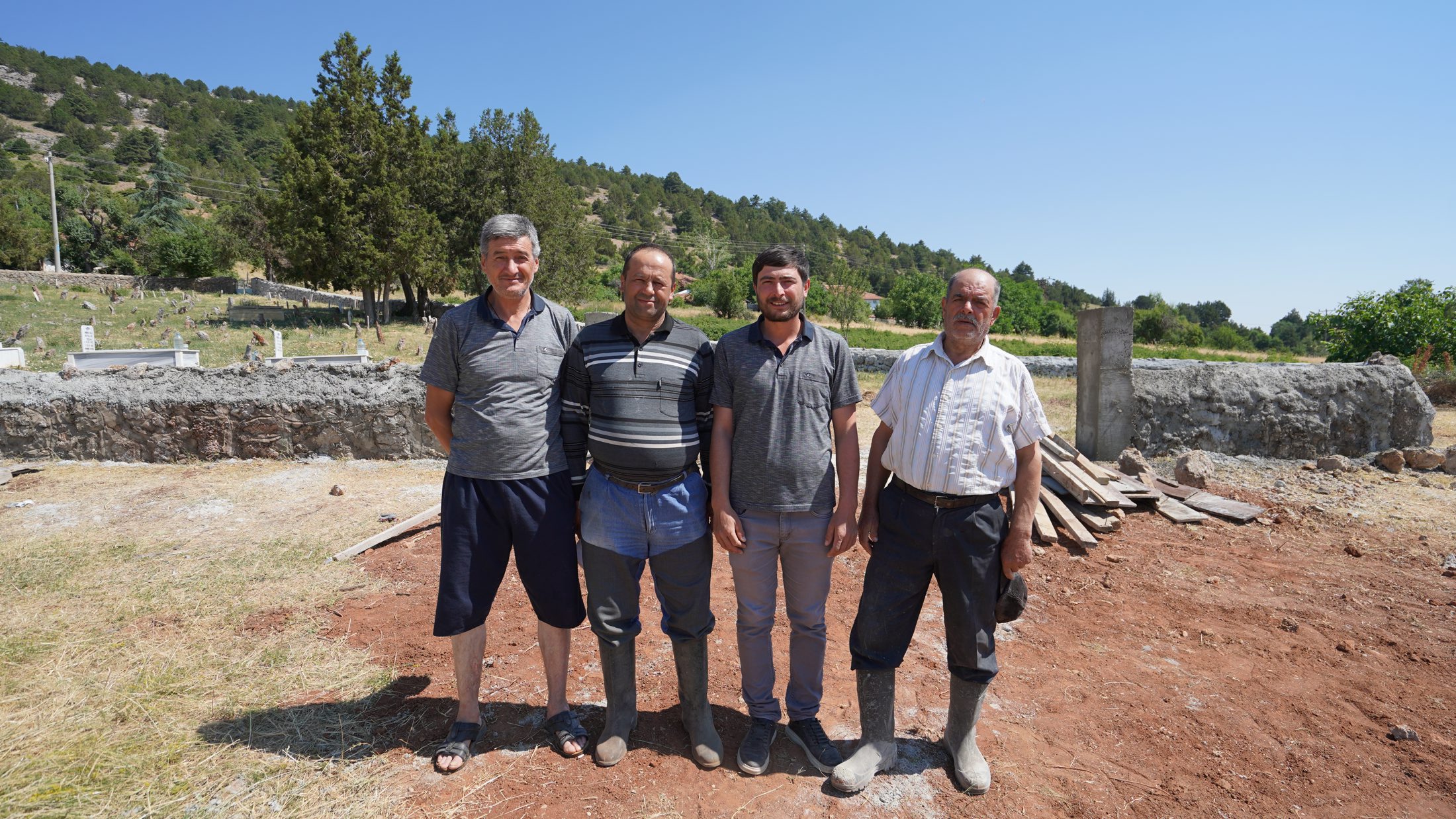28 07 2025 Yenitepe Koyu Mezarlik Duvar Yapim (3)