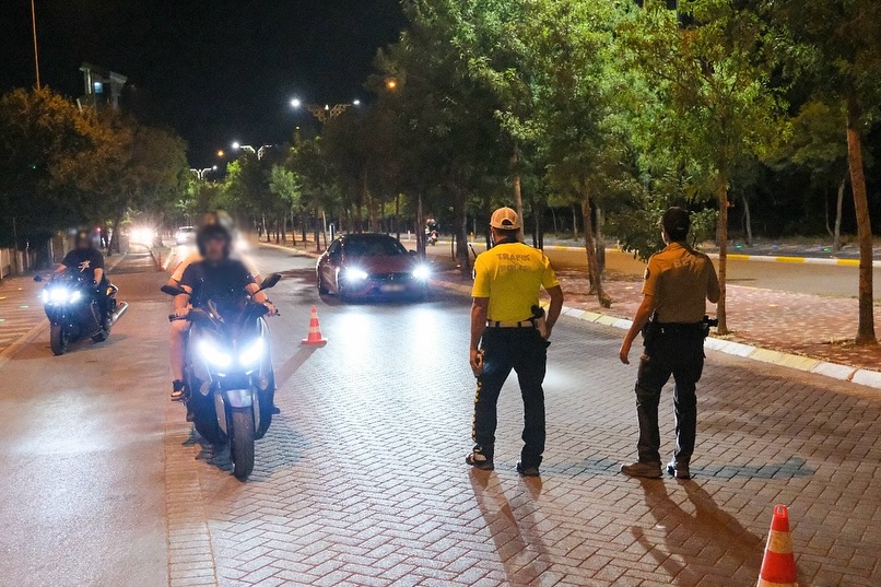 🚨 Asayi̇ş Uygulamasi 🚨⏰ 22.00 23.00 Saatleri Arasında Yapılan Asayiş Uygulamasında;✅ 157 Şahs