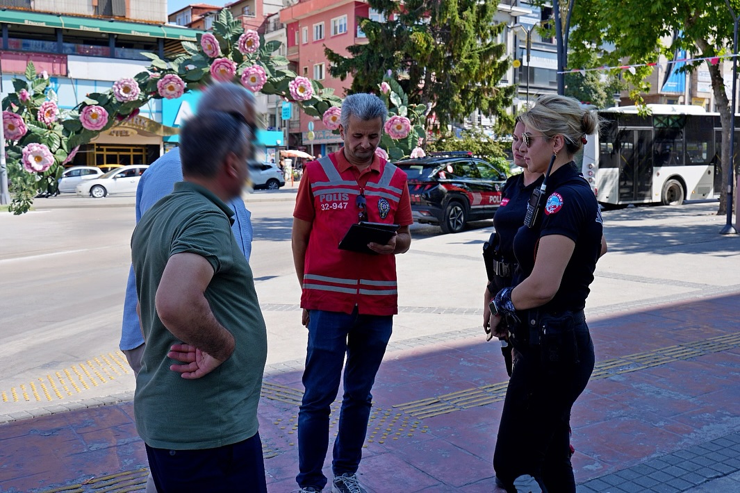 🚨 Düzensi̇z Göçle Mücadele Huzur Uygulamasi📍 Isparta İl Geneli📅 11.07.2025 00 00 18 00👮 ♂