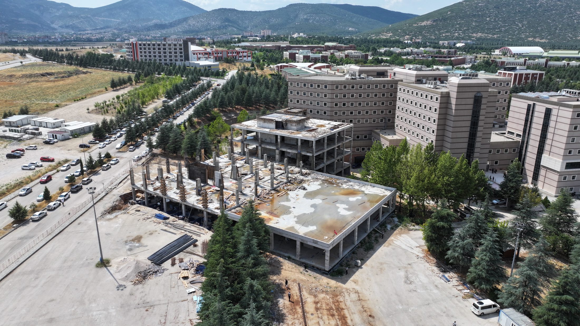 04 08 2025 Baskan Rektor Sdu Hastane Ek Bina Inceleme (7)