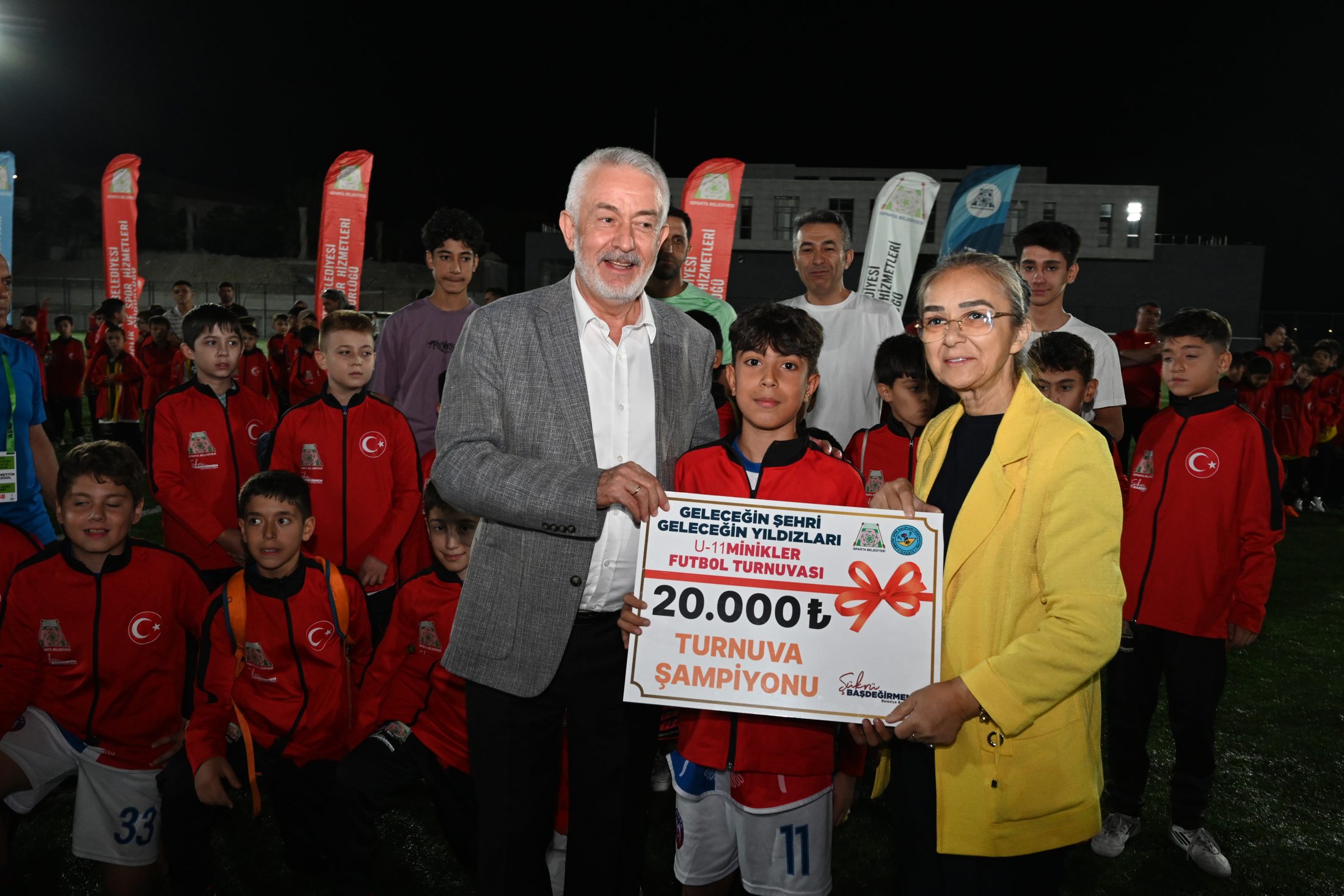19 08 2025 Gelecegin Sehri Gelecegin Yildizlari Minikler Futbol Turnuvasi Final Kupa Toreni (12)