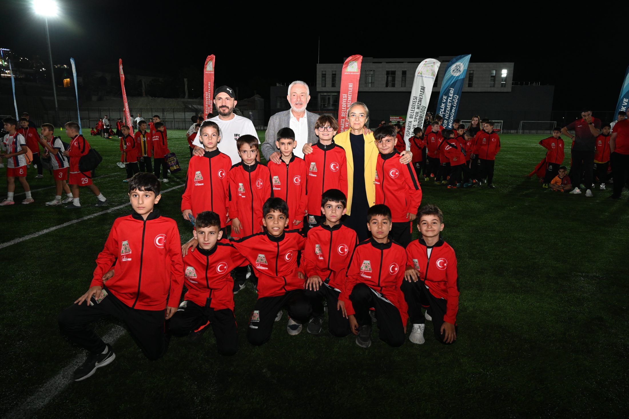 19 08 2025 Gelecegin Sehri Gelecegin Yildizlari Minikler Futbol Turnuvasi Final Kupa Toreni (2)