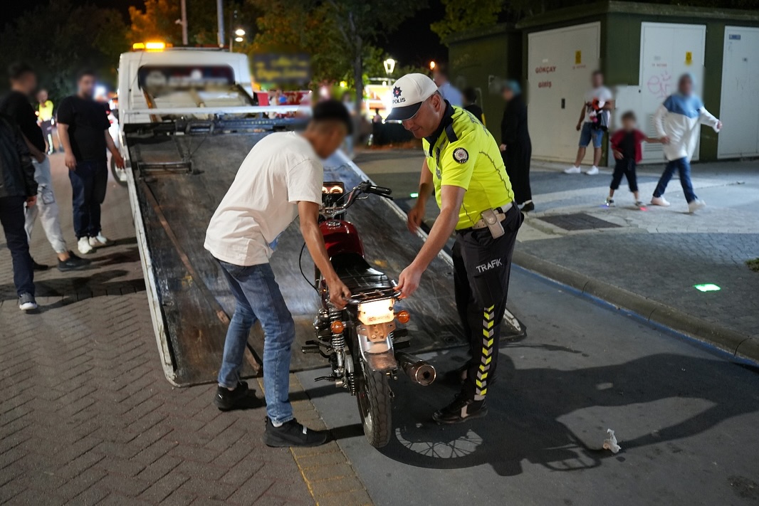 🚨 Asayi̇ş Uygulamasi 🚨📅 01.08.2025 Günü 22.00 23.00 Saatleri Arasında;📍 İl Merkezinde 4 Fark (1)