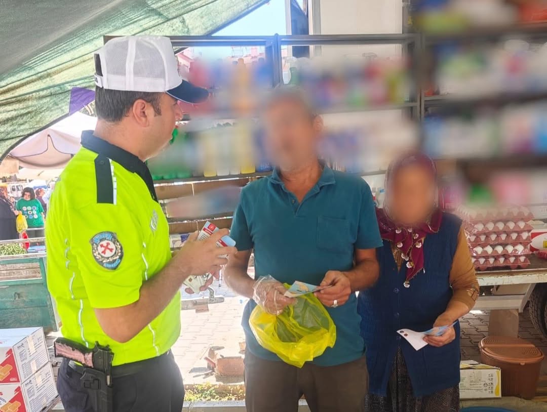 🚨 Bi̇lgi̇lendi̇rme Faali̇yeti̇ 🚨📍 Şarkikaraağaç🗓️ 27.08.2025 Günü Ilçemiz Pazar Yerinde Vatandaşl (3)