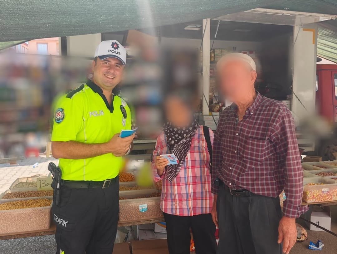 🚨 Bi̇lgi̇lendi̇rme Faali̇yeti̇ 🚨📍 Şarkikaraağaç🗓️ 27.08.2025 Günü Ilçemiz Pazar Yerinde Vatandaşl (5)