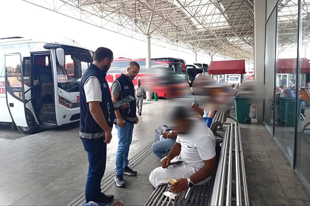 🚨 Düzensi̇z Göçle Mücadele Huzur Uygulamasi 🚨🗓️ 05.08.2025 00 00 – 18 00Egm Göçmen Kaçakçılı (2)