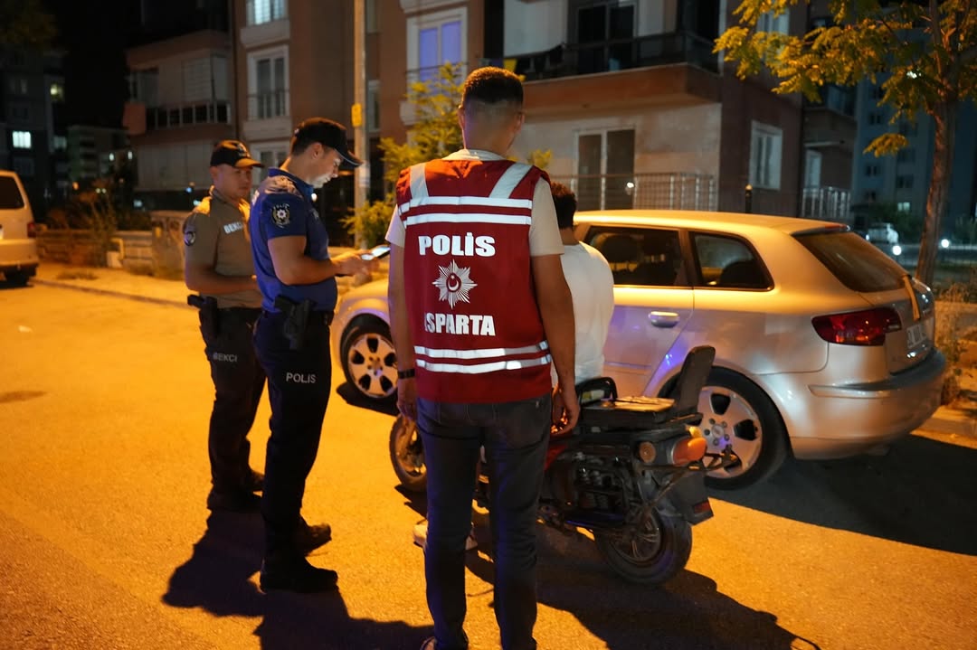 🚨 Park, Bahçe Ve Mesi̇re Alanlari Uygulamasi 🚨⏰ 11.08.2025 Günü 21.15 – 00.00 Saatleri Arasında