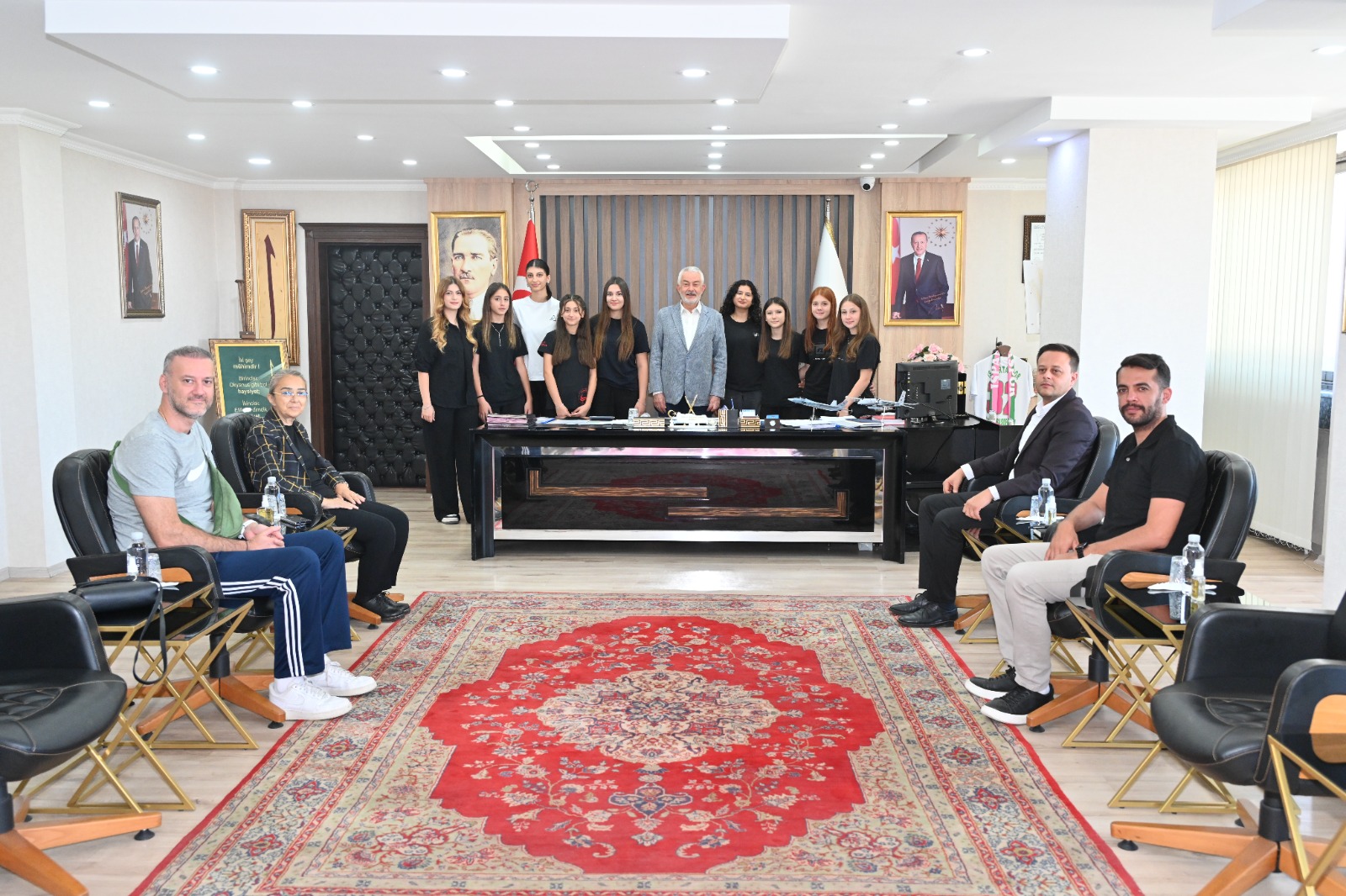 18 09 2025 Kadın Voleybol Takimi Baskan Ziyaret (1)