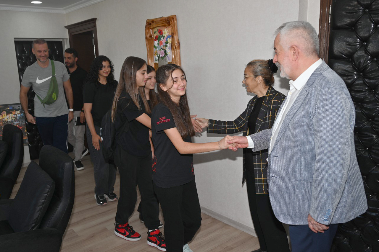 18 09 2025 Kadın Voleybol Takimi Baskan Ziyaret (3)