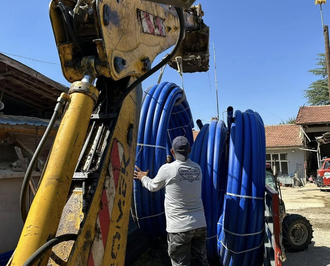 Bağkonak’ta 3 Bin Metrelik İçme Suyu Altyapı Çalışması Başladıbağkonak Köyü’nde Içme Suyu Altyap (4)