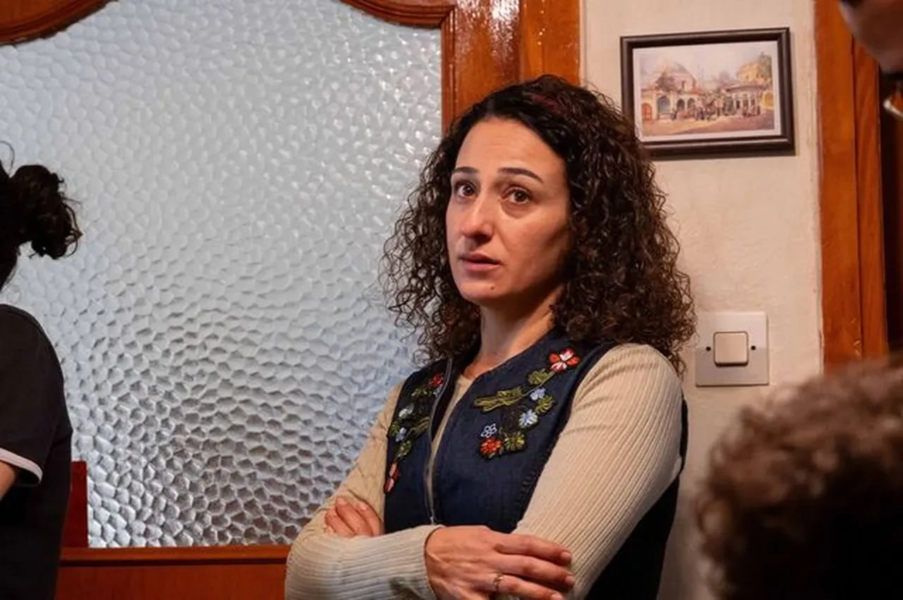 Iyi Bir Aile Degiliz Konusu Ne Oyunculari Kimler Televizyonda Ilk Kez 3247952 202509102038 2